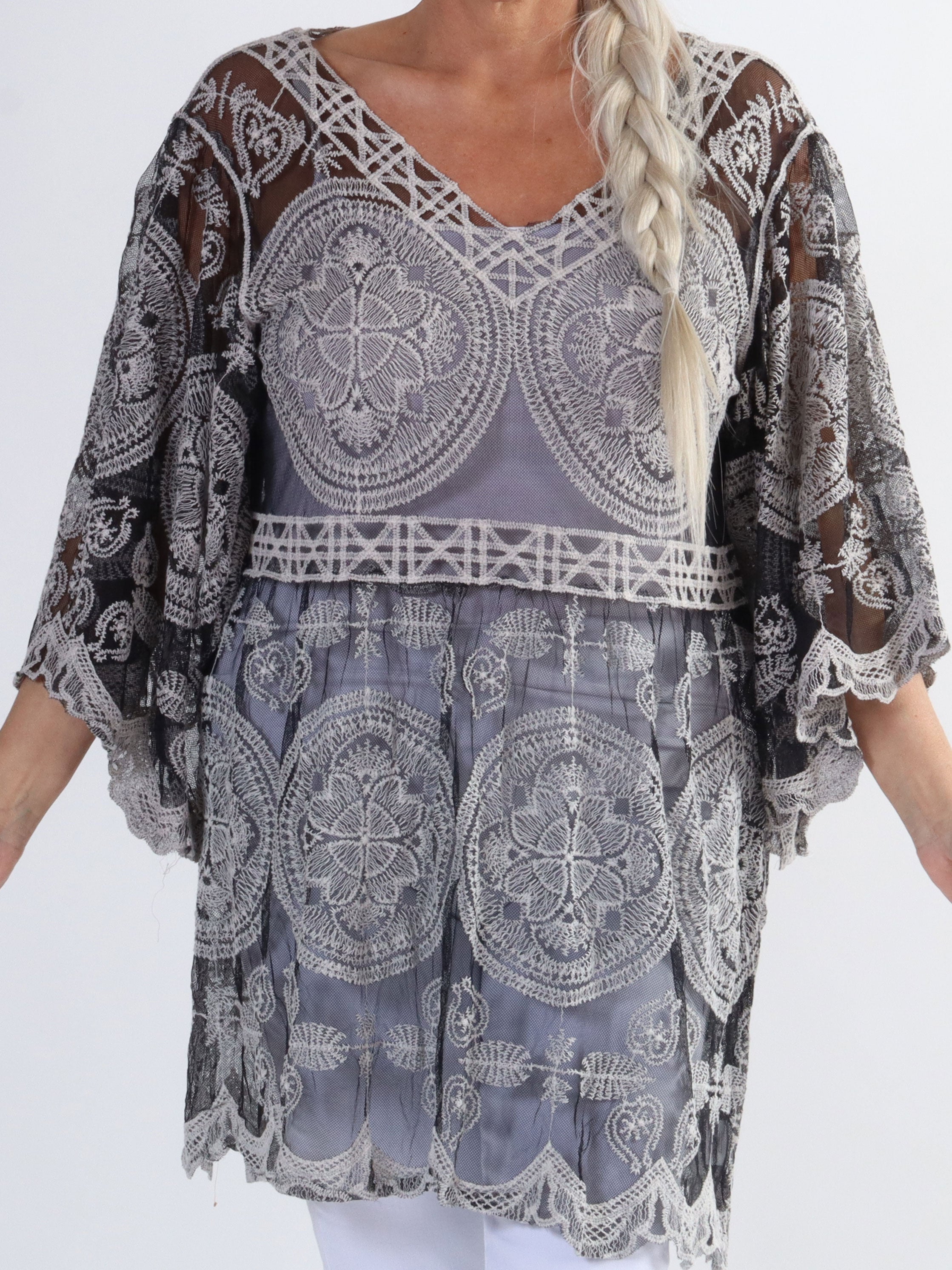 Tessa - Sød plus size semi-transparent blonde tunika